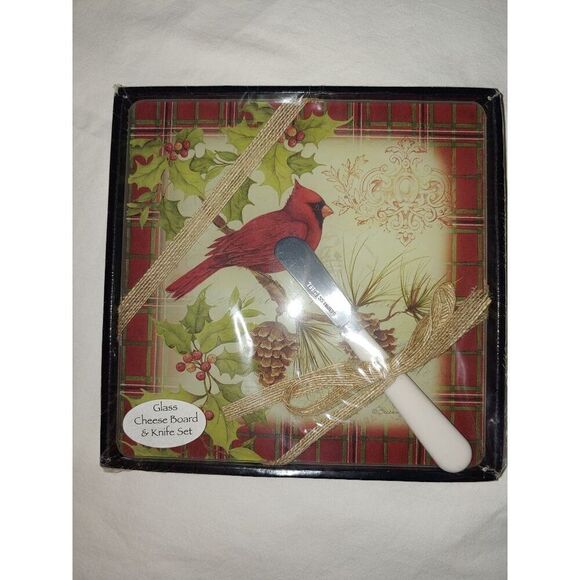 Cardinal Wreath 8"x8" Glass Cheeseboard & Knife Set. - Picture 3 of 4